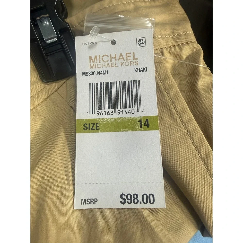 106. Michael Kors Khaki shorts with pockets in size 14